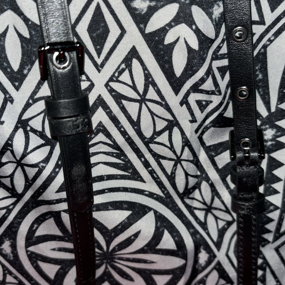 MICHAEL Michael Kors Leila Camera Bag Style Crossbody Neon Pink Black Strap NWT - Picture 8 of 10